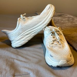 Women’s All White Hoka Clifton 8 Size 9.5